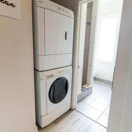 Modern 1 Bedroom Apartment With In-Suite Laundry Hamilton Luaran gambar