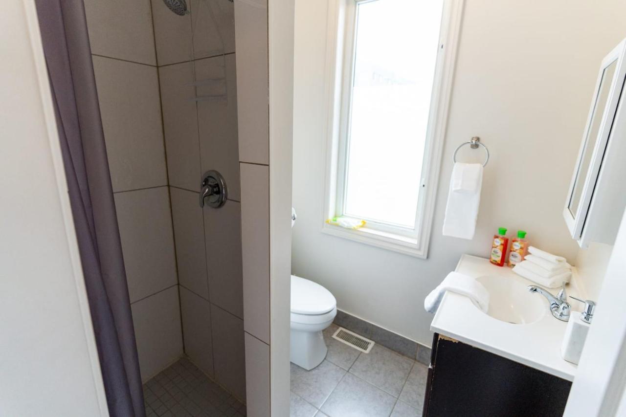 Modern 1 Bedroom Apartment With In-Suite Laundry Hamilton Luaran gambar