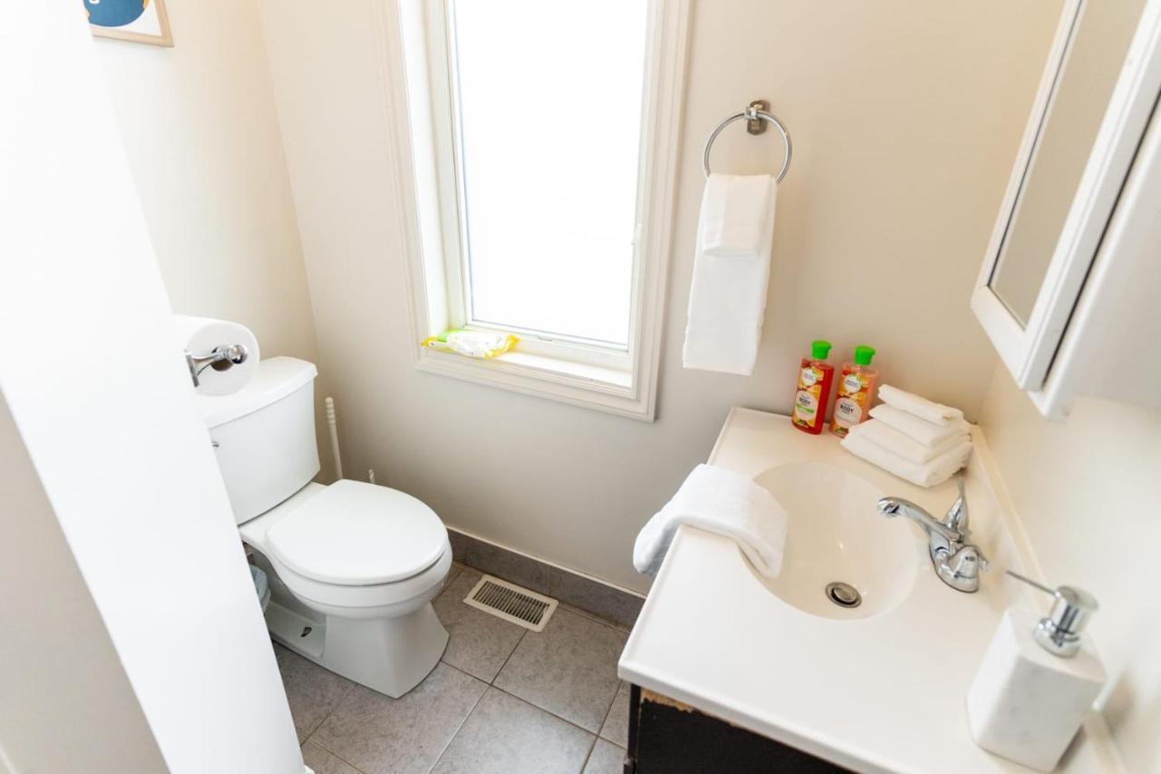 Modern 1 Bedroom Apartment With In-Suite Laundry Hamilton Luaran gambar